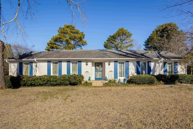 single story home featuring a front yard