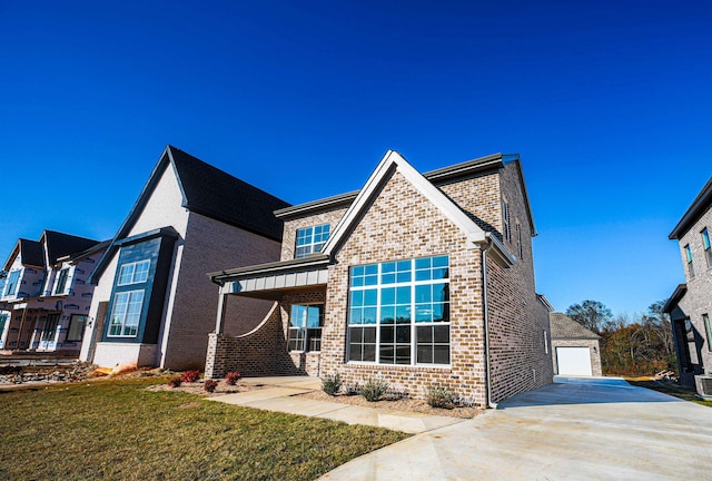 view of front of home featuring a front lawn and a garage