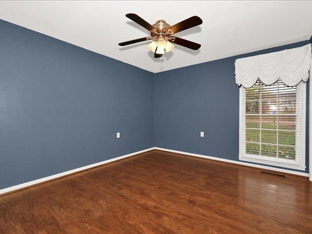 unfurnished room featuring ceiling fan and hardwood / wood-style floors