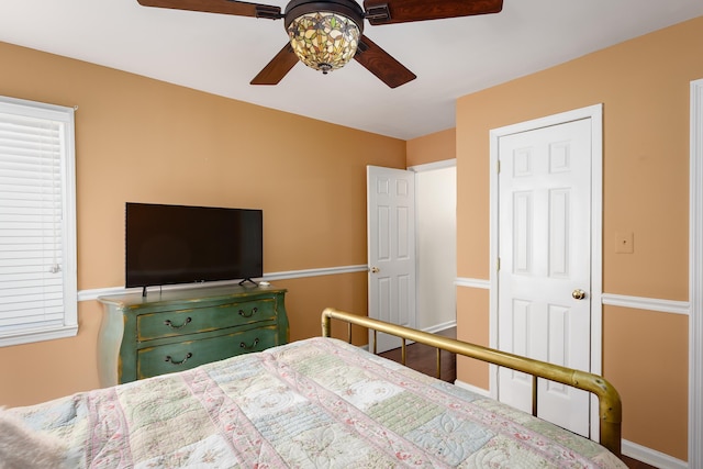 bedroom featuring ceiling fan