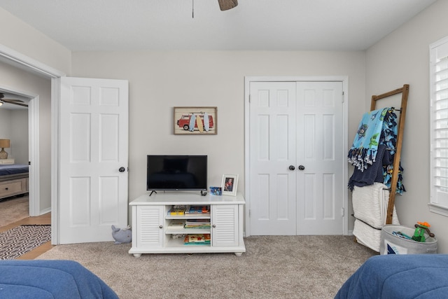 bedroom featuring carpet floors, ceiling fan, and a closet