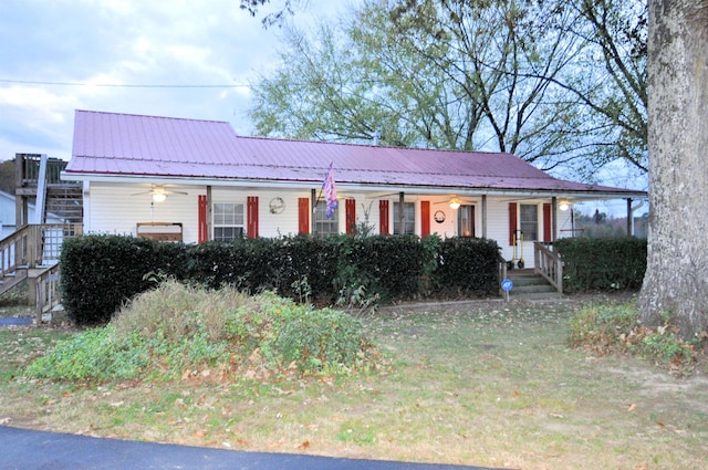 view of front of house with ceiling fan and covered porch