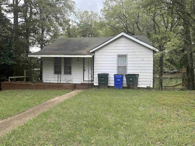 view of front of home featuring a porch and a front lawn