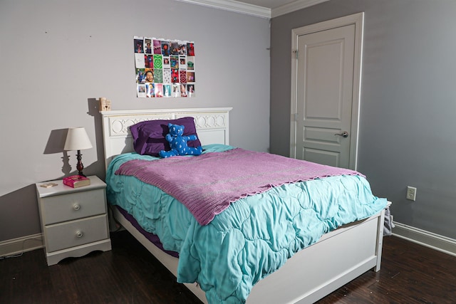 bedroom with crown molding, baseboards, and wood finished floors