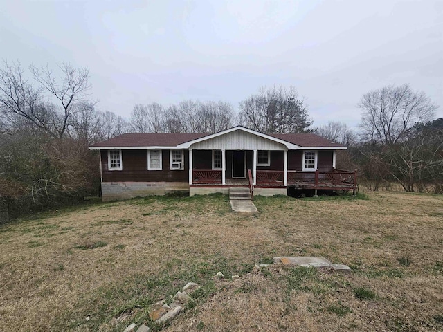 view of front facade with a front yard and covered porch