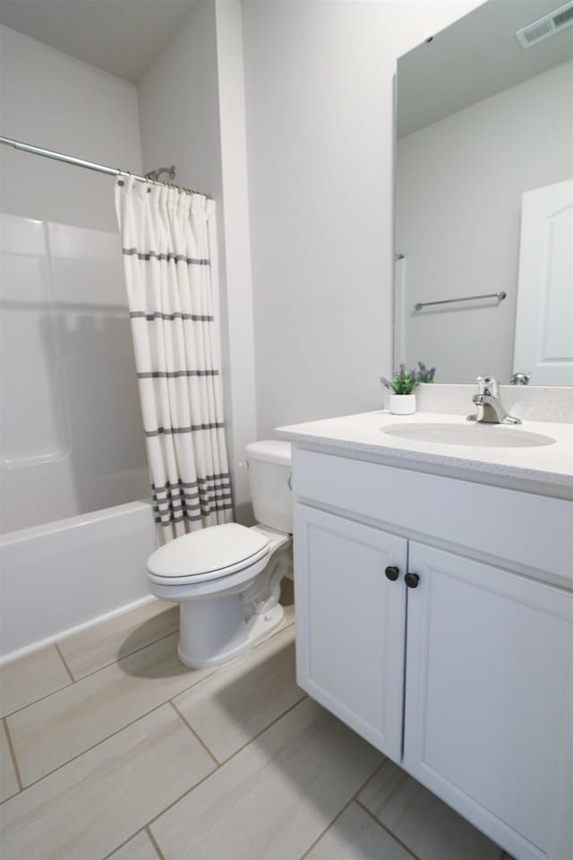 bathroom featuring toilet, visible vents, shower / tub combo with curtain, and vanity