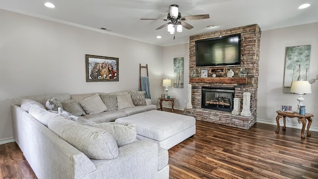 living area with visible vents, ornamental molding, dark wood finished floors, and baseboards