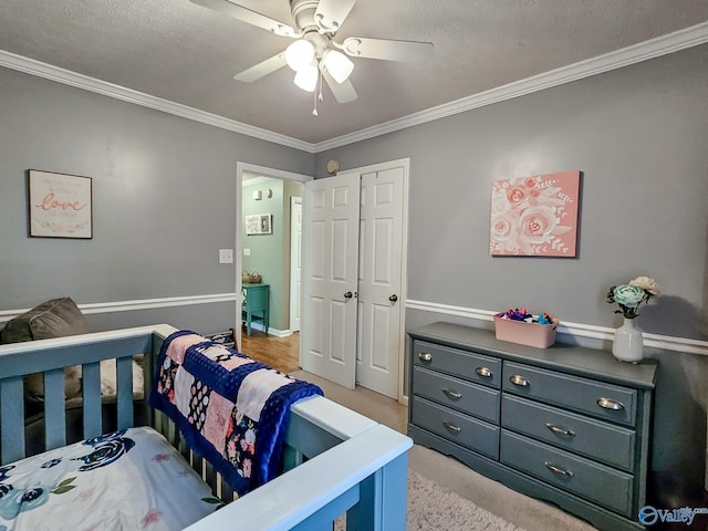 bedroom featuring ceiling fan, ornamental molding, and a closet