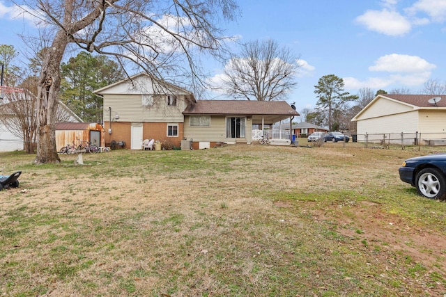 view of front of home featuring a front lawn