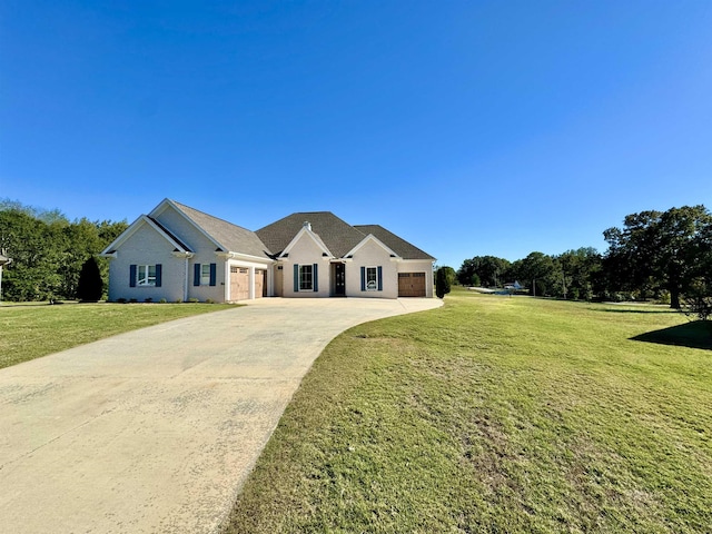 view of front of home featuring a front lawn and a garage