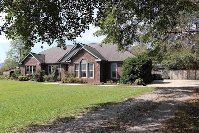 view of front of property with a front yard