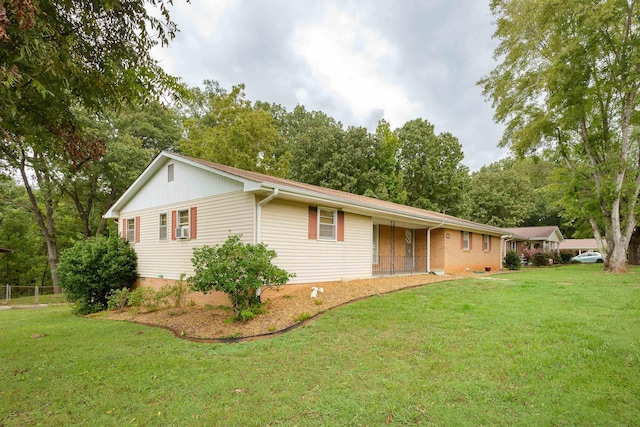 ranch-style house featuring a front lawn