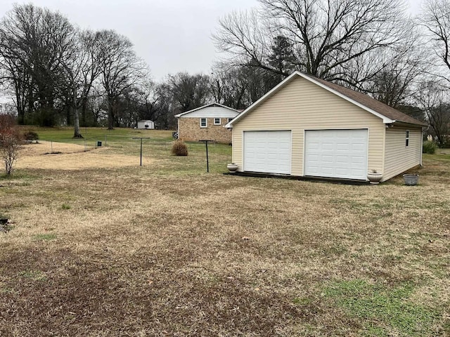 view of yard with an outdoor structure and a garage