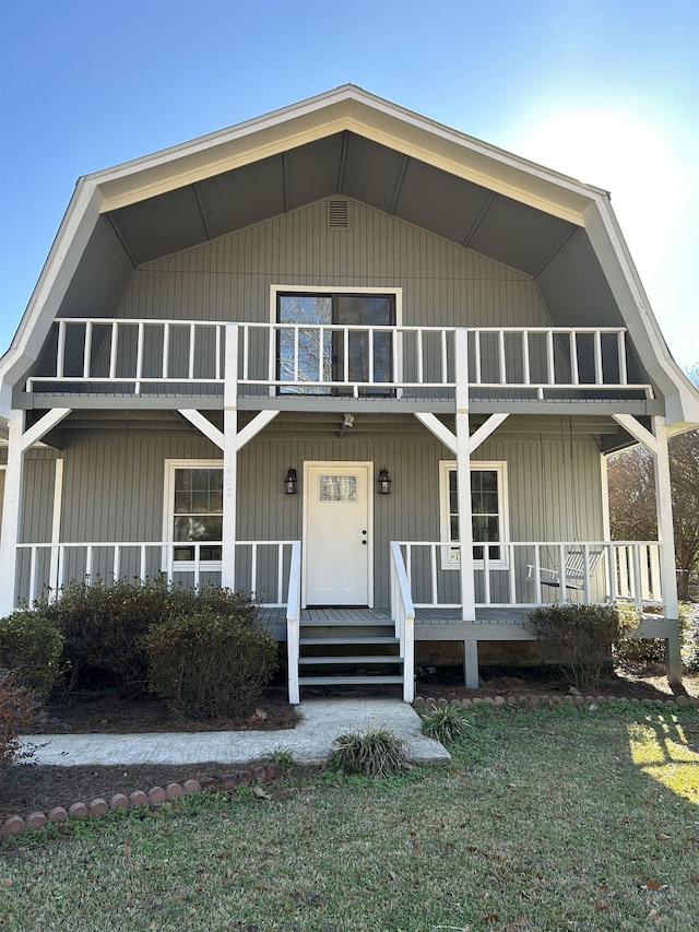 view of front of house featuring covered porch and a front yard