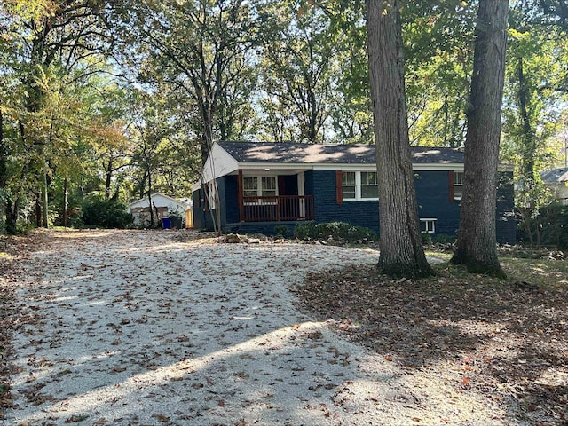 ranch-style house featuring covered porch