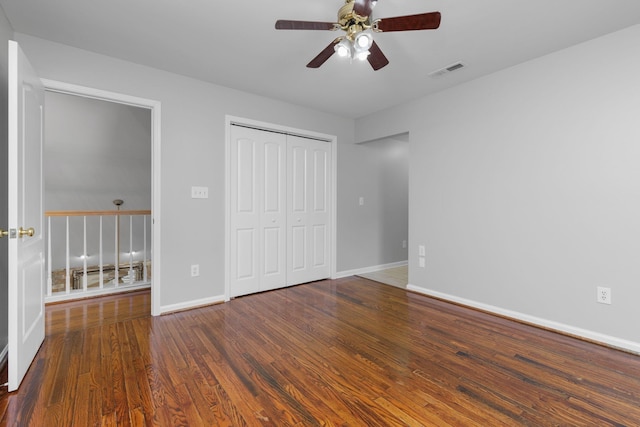 unfurnished bedroom featuring ceiling fan, dark hardwood / wood-style floors, and a closet