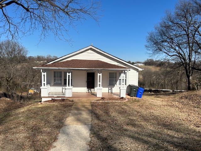 view of front facade with a porch and a front yard