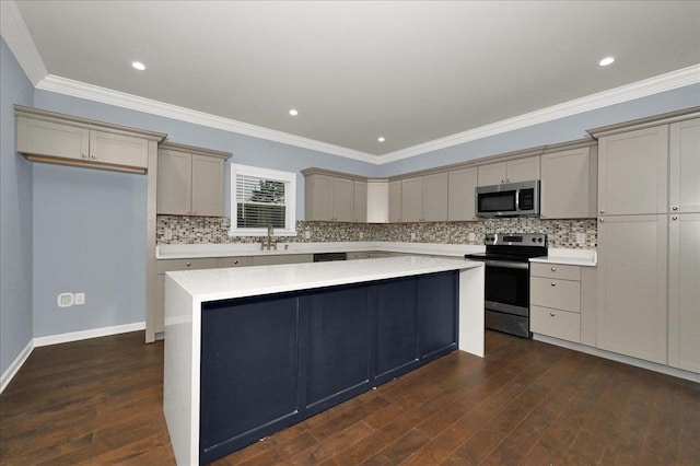 kitchen featuring appliances with stainless steel finishes, dark wood-type flooring, sink, crown molding, and a kitchen island