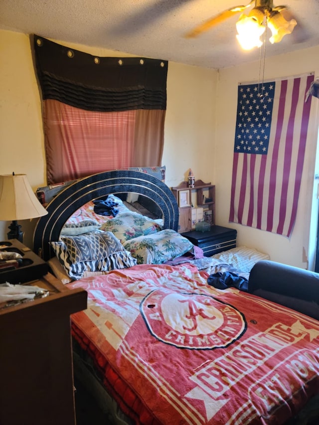 bedroom featuring a textured ceiling and ceiling fan