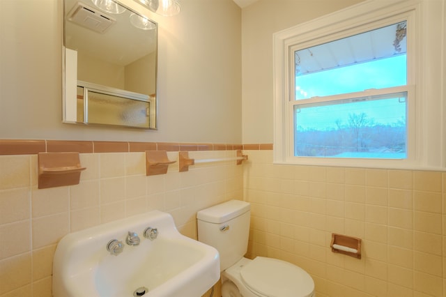 bathroom featuring toilet and sink