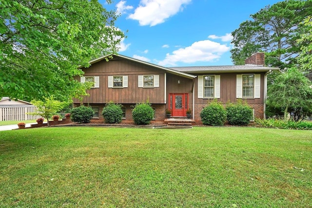 split foyer home with a front yard