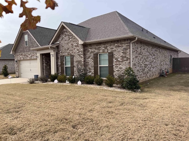 view of front facade featuring a garage and a front lawn