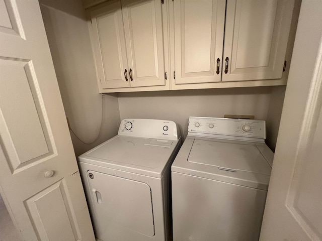 laundry room with cabinets and independent washer and dryer