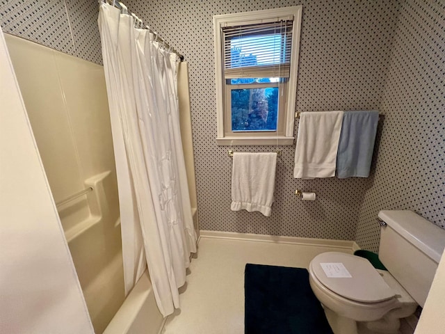 bathroom with shower / bath combo with shower curtain and toilet