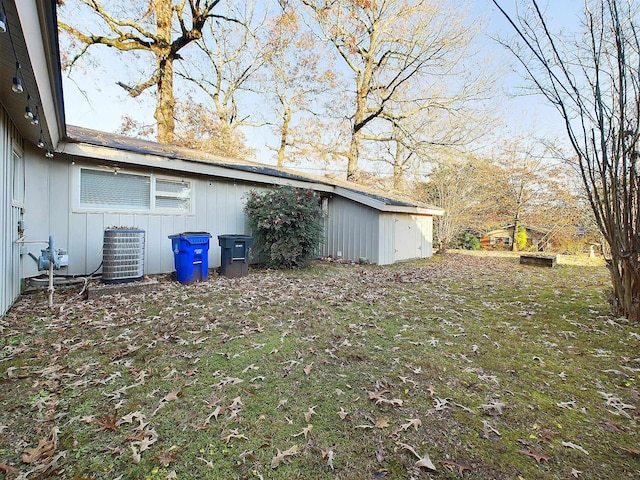 view of yard featuring central air condition unit