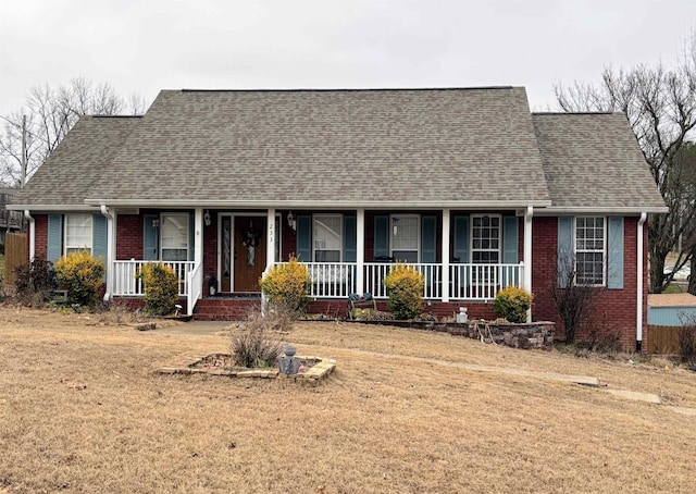 view of front of home featuring covered porch and a front lawn