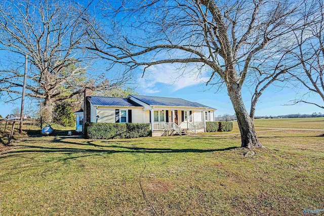 view of front of property with a front yard