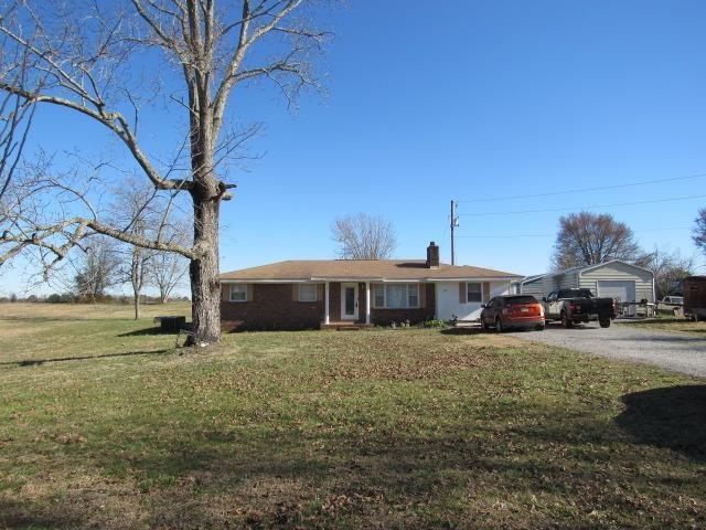 view of front of property with a garage, driveway, and a front yard