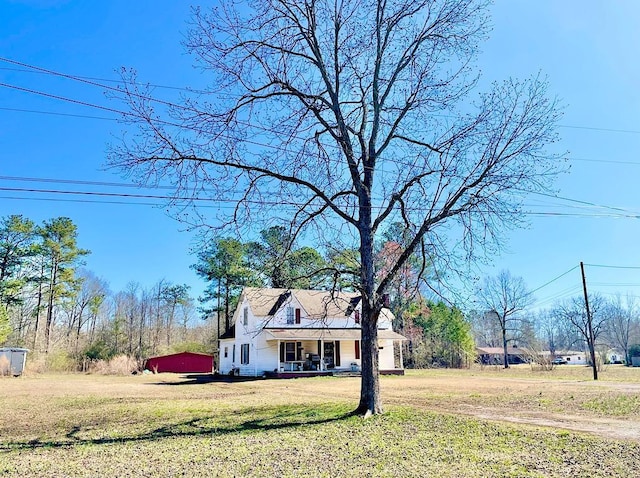 view of front of property featuring a porch and a front yard