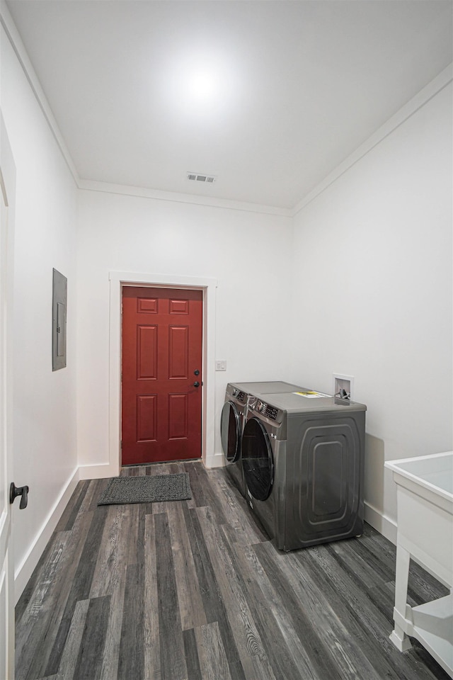 washroom with laundry area, baseboards, dark wood finished floors, and washing machine and clothes dryer