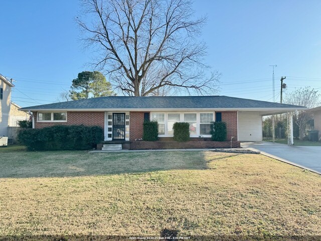 single story home featuring a carport and a front yard