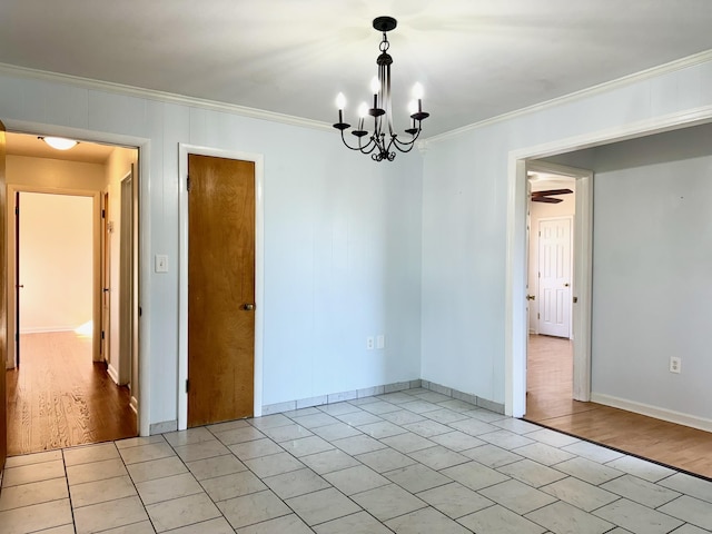 spare room featuring crown molding, a notable chandelier, and light tile patterned floors