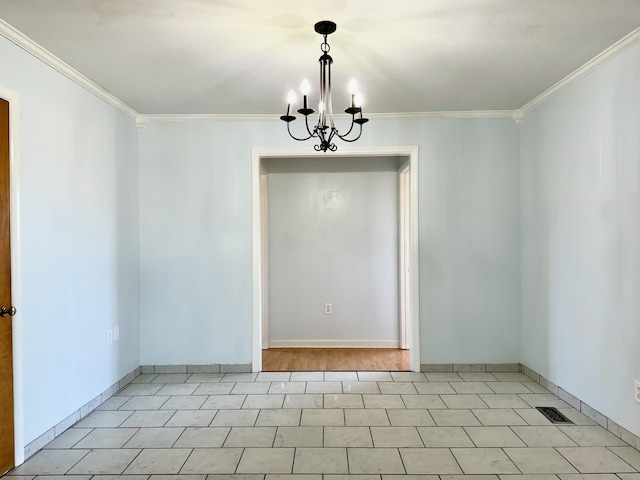 unfurnished room featuring crown molding and a chandelier