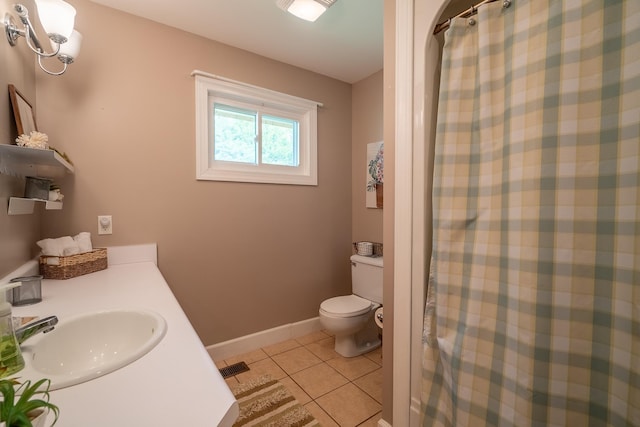 full bathroom featuring a shower with shower curtain, baseboards, toilet, tile patterned floors, and a sink