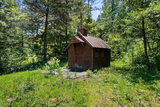 view of shed with a view of trees