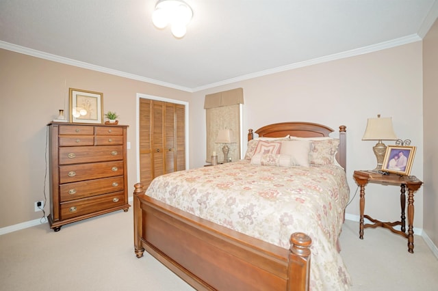 bedroom featuring ornamental molding, light carpet, baseboards, and a closet