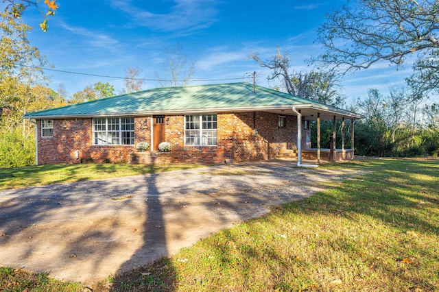 view of front of property with a front lawn