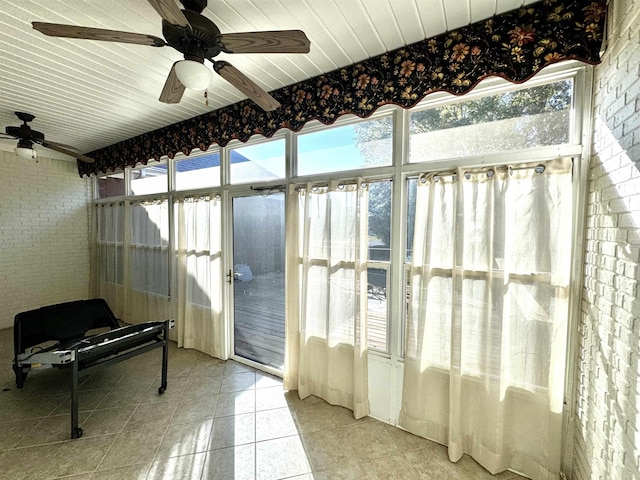 sunroom featuring ceiling fan