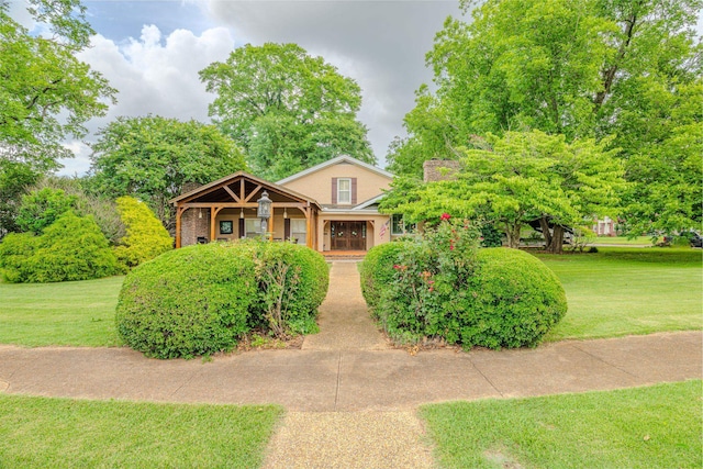 view of front of home featuring a front yard