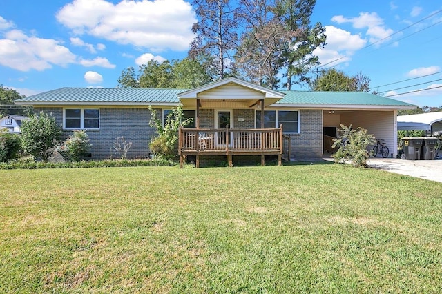 view of front facade featuring a front yard