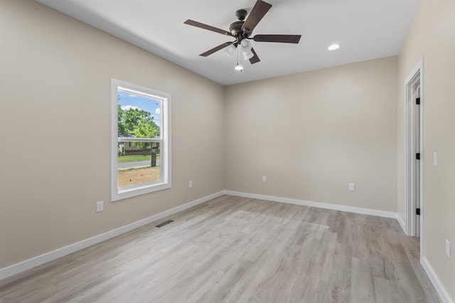 empty room featuring light hardwood / wood-style floors and ceiling fan