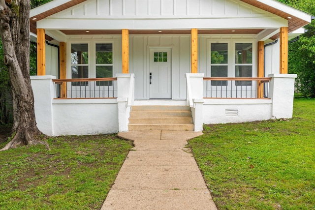 view of front of home with board and batten siding, a porch, and a front yard