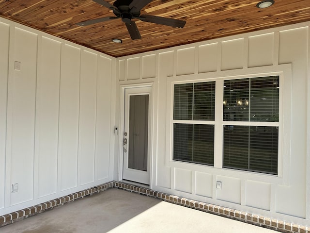 view of exterior entry with ceiling fan