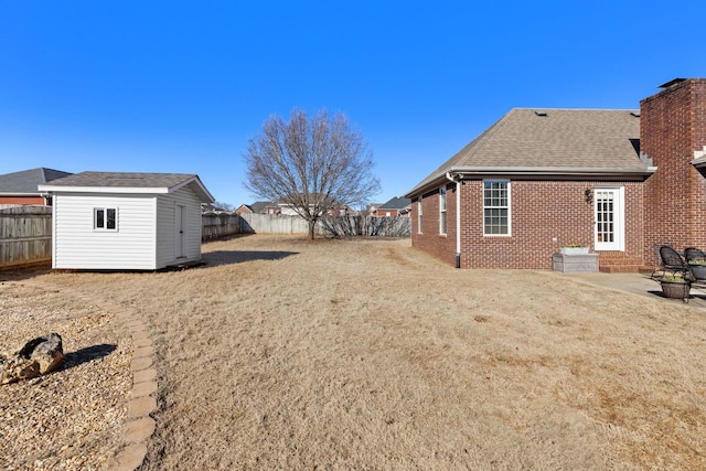 view of yard with a storage unit