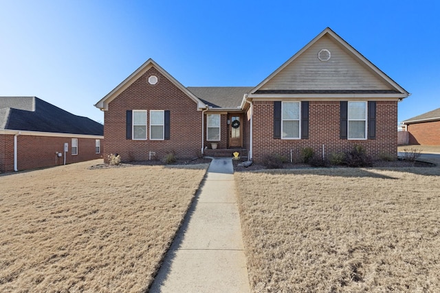 view of front facade featuring a front yard