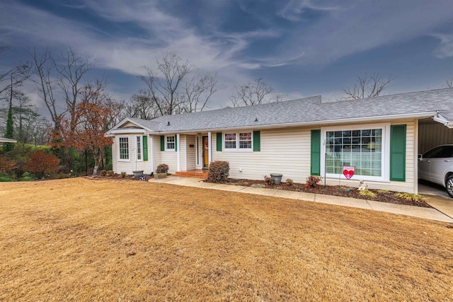 ranch-style house featuring a front yard